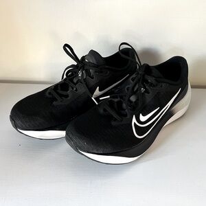 Women’s Nike ZoomX running shoe black 9.5